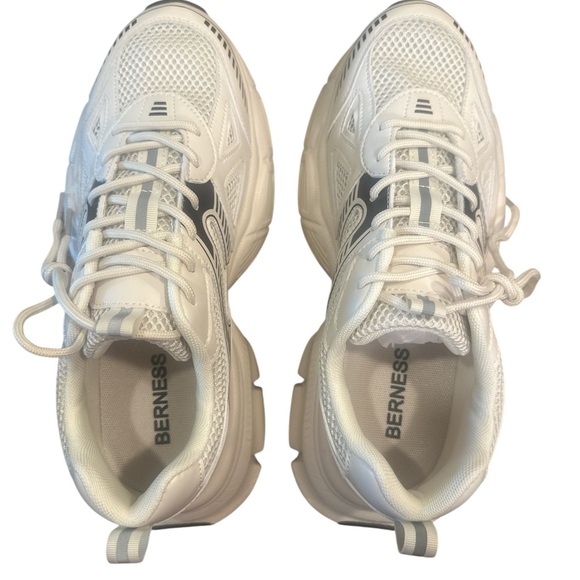 Burness Chunky Sneaker Size 11 Off White Black Lace Up Comfort Insole Athleisure - Picture 7 of 14